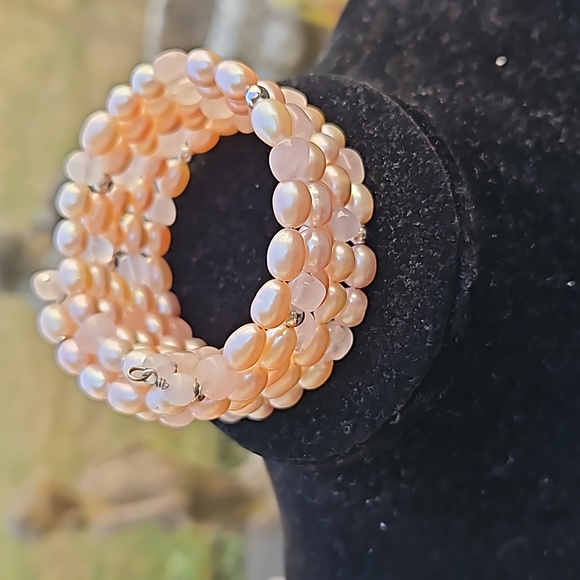 Genuine Pearl Quartz Bracelet Flexible Wrap Design Comfortable Fit Pink/Cream OS - Picture 4 of 4